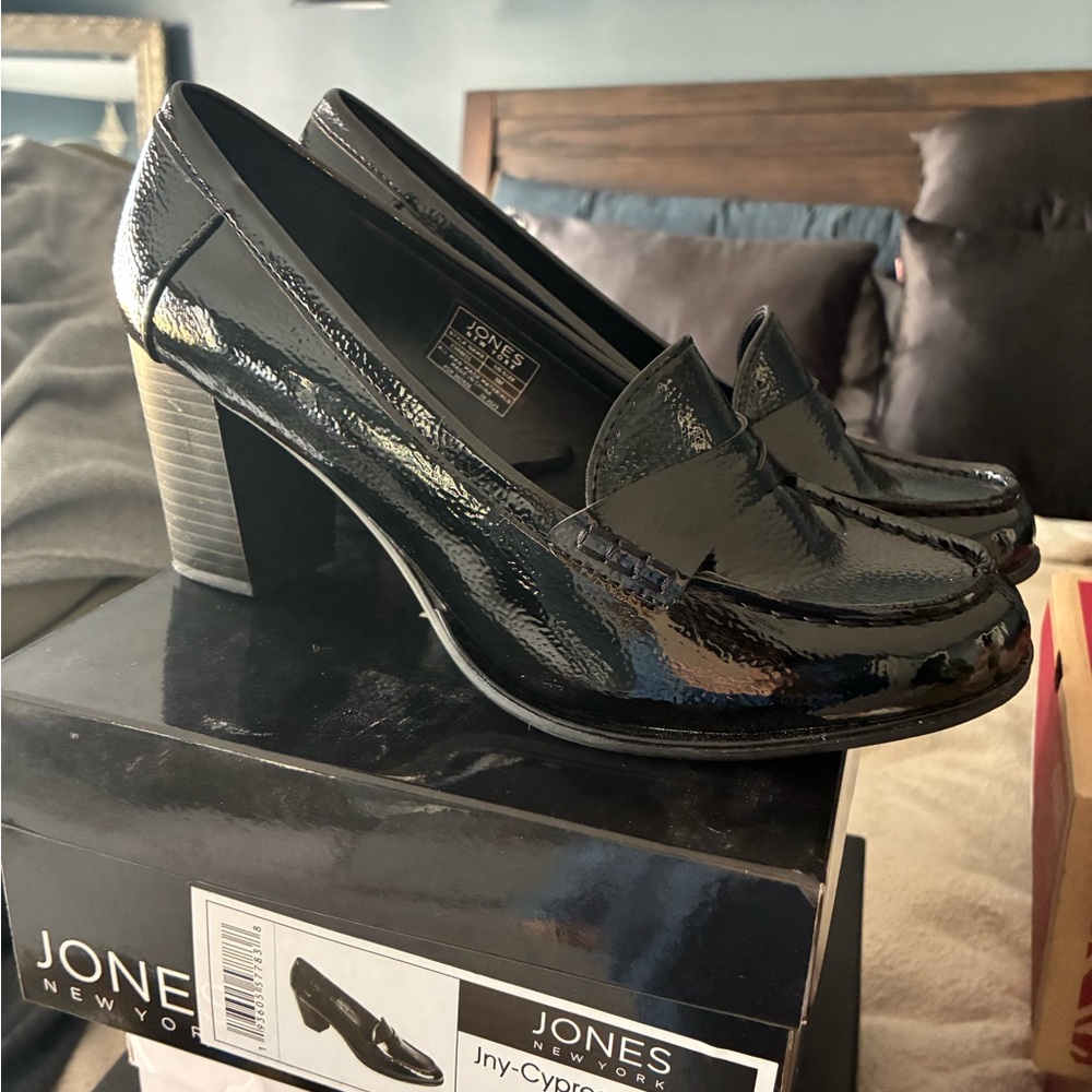 Jones New York Women's Glossy Black Block Heels